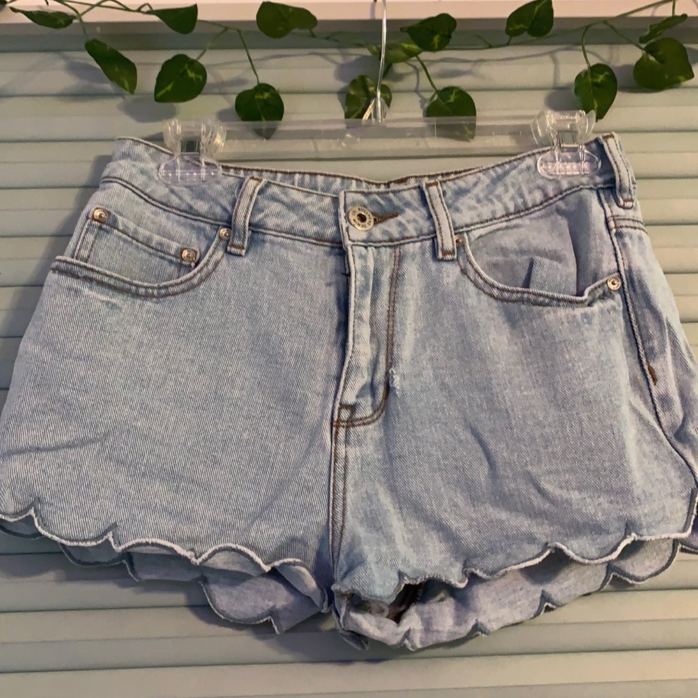 Scalloped denim shorts